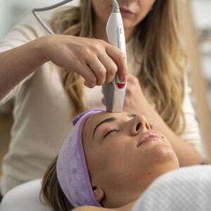 Face lifting tretman lica (Crowne Plaza)