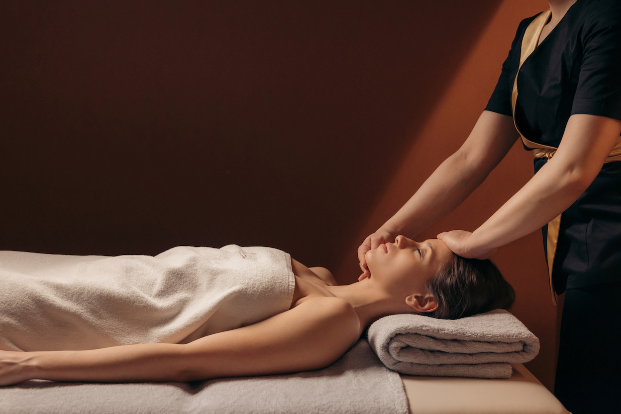 masaža lica, glave i dekoltea